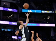 开云体育APP下载-马刺豪取六连胜！马龙带领球队实现惊人反弹