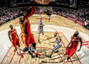 开云体育下载-赛道与球场，塔图姆的F1街道赛统治与篮网对老鹰的战术压制