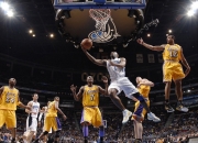 开云体育-东方巨龙咆哮洛城，广东队完胜湖人，哈登关键时刻的跨洋证明