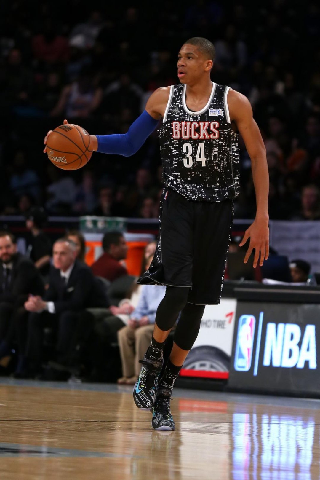 雄鹿横扫猛龙！安特托昆博提前展示统治力的简单介绍