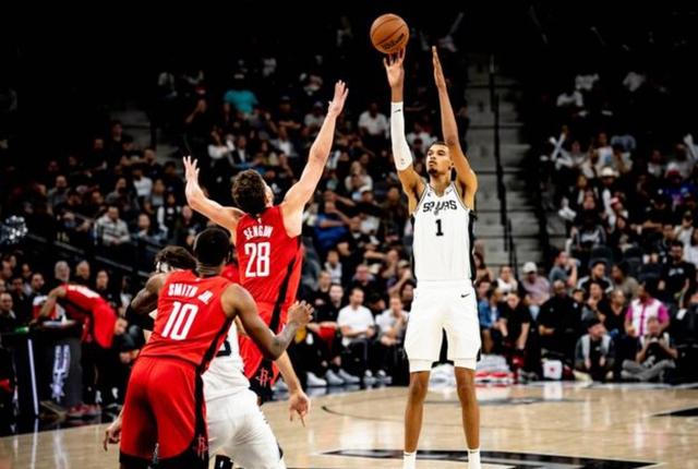 马刺豪取六连胜!马龙带领球队实现惊人反弹 马刺豪取六连胜!马龙带领球队实现惊人反弹