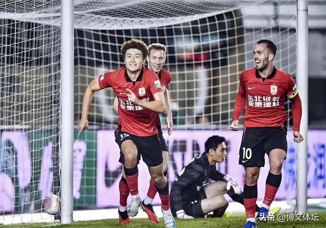 长春亚泰与大连一方将在周末展开紧张交锋的简单介绍