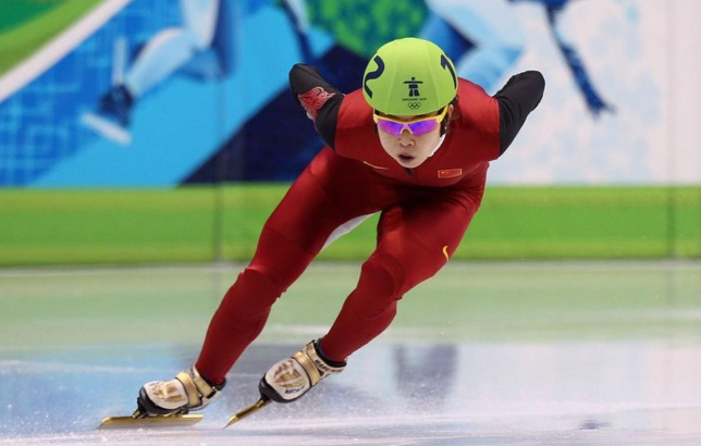 短道速滑选手展示冷静，笑傲赛场的简单介绍