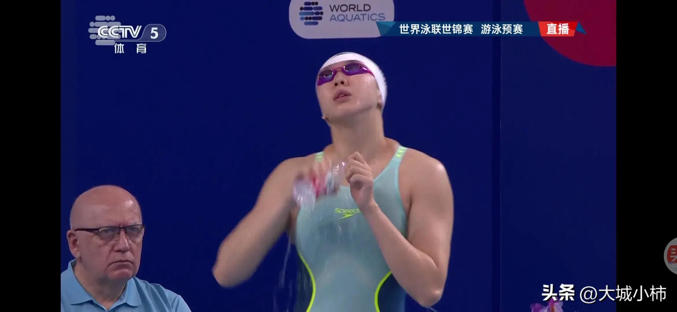 新加坡游泳选手在比赛中创造记录