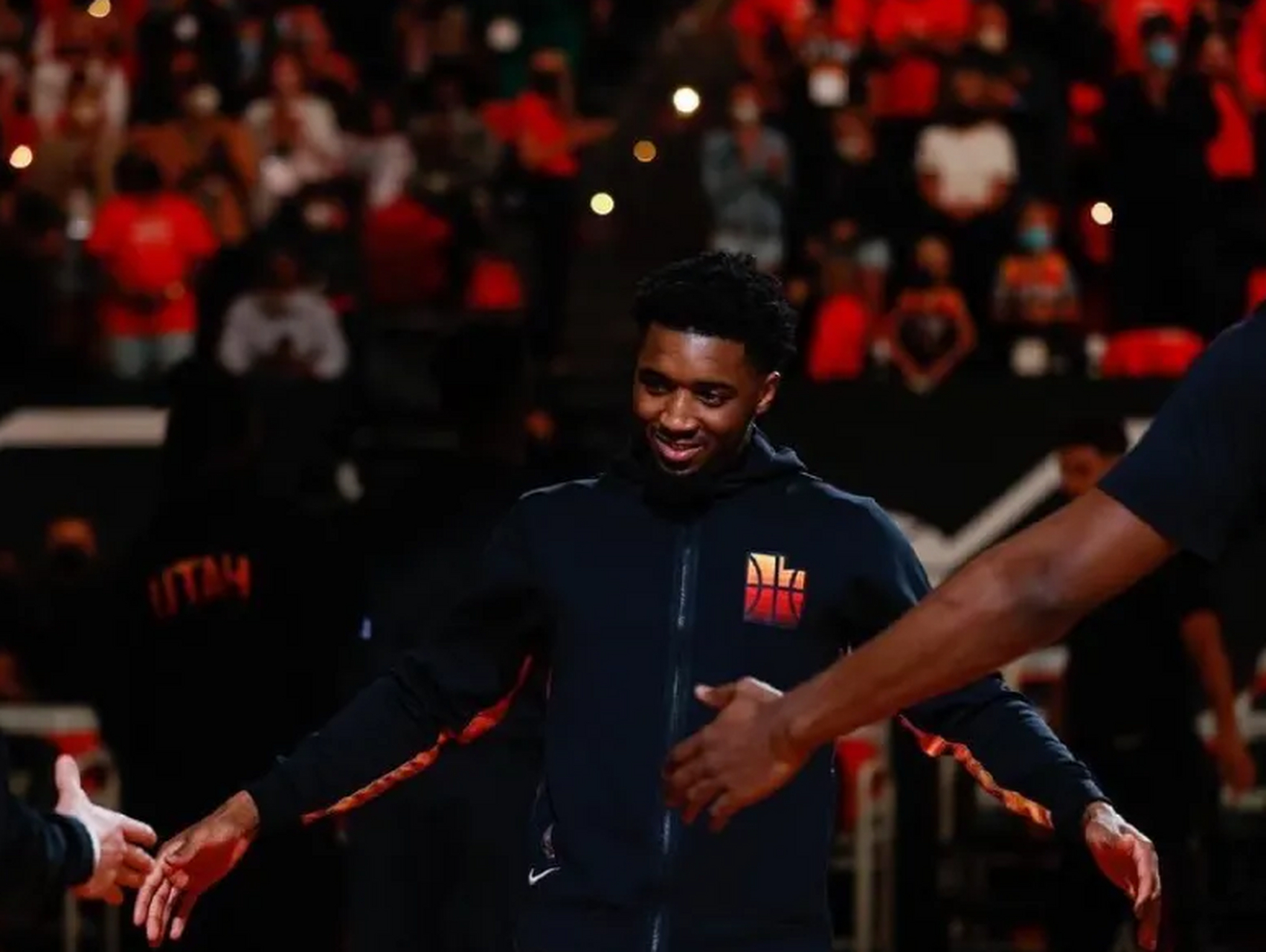 上海队险胜北京队，米切尔点燃赛场