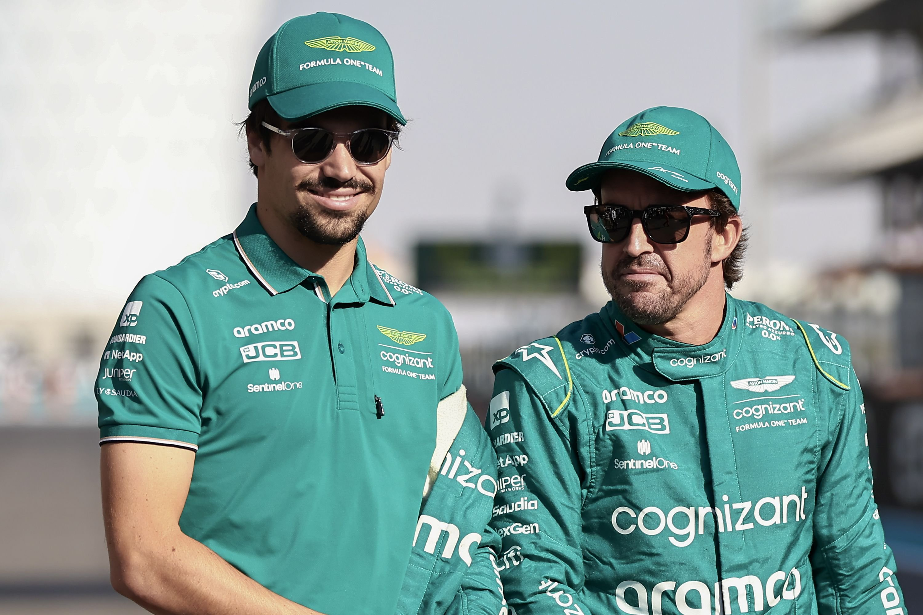 阿斯顿马丁力克索伯车队，佩雷兹统治全场