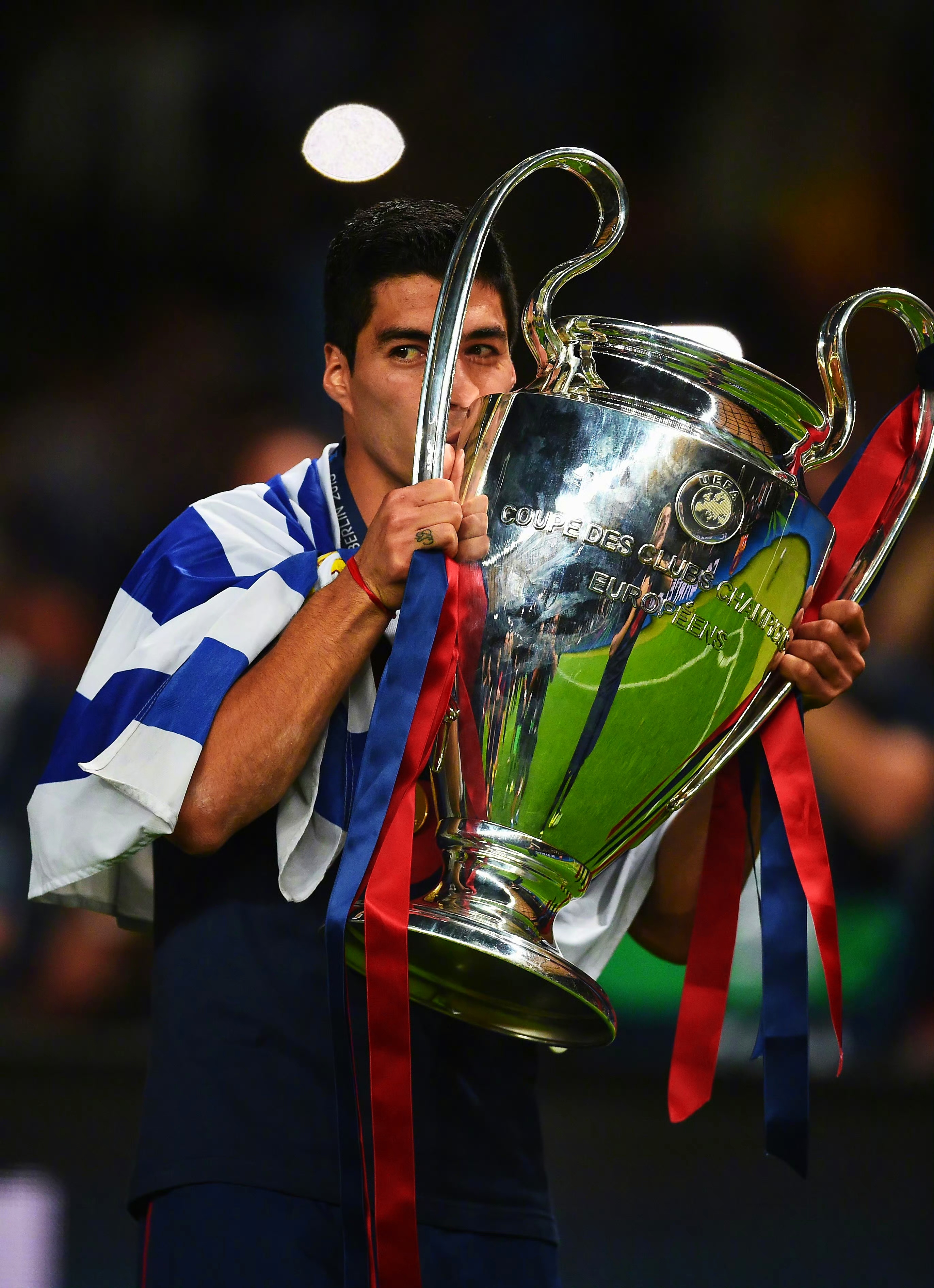 包含尤文爆冷塞维利亚，苏亚雷斯统治全场的词条