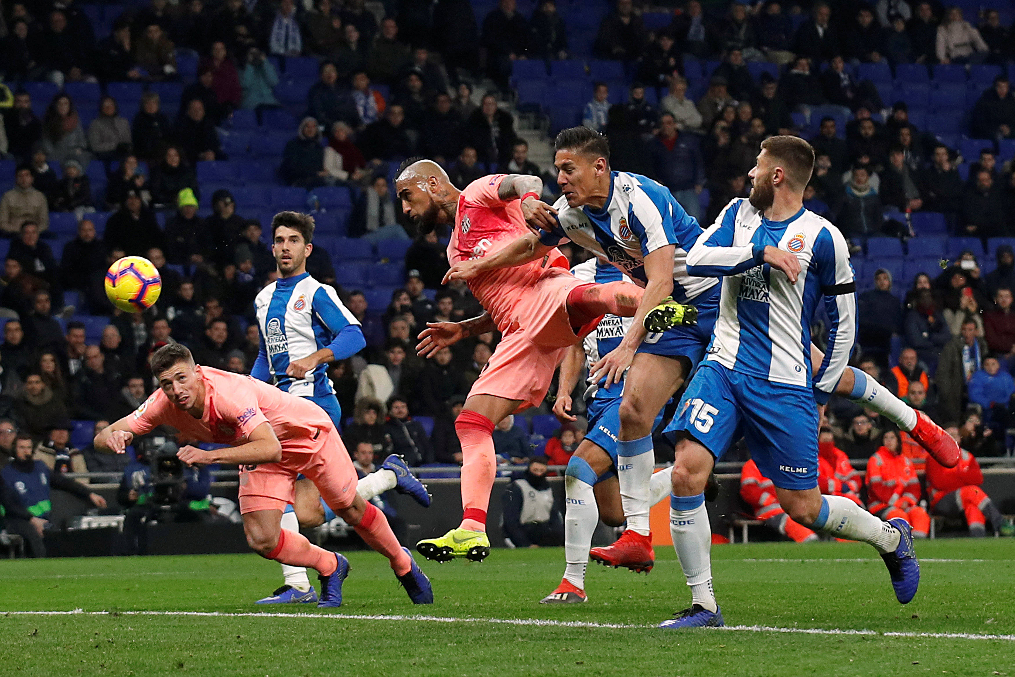 西班牙险胜巴萨，阿什拉夫带队取胜