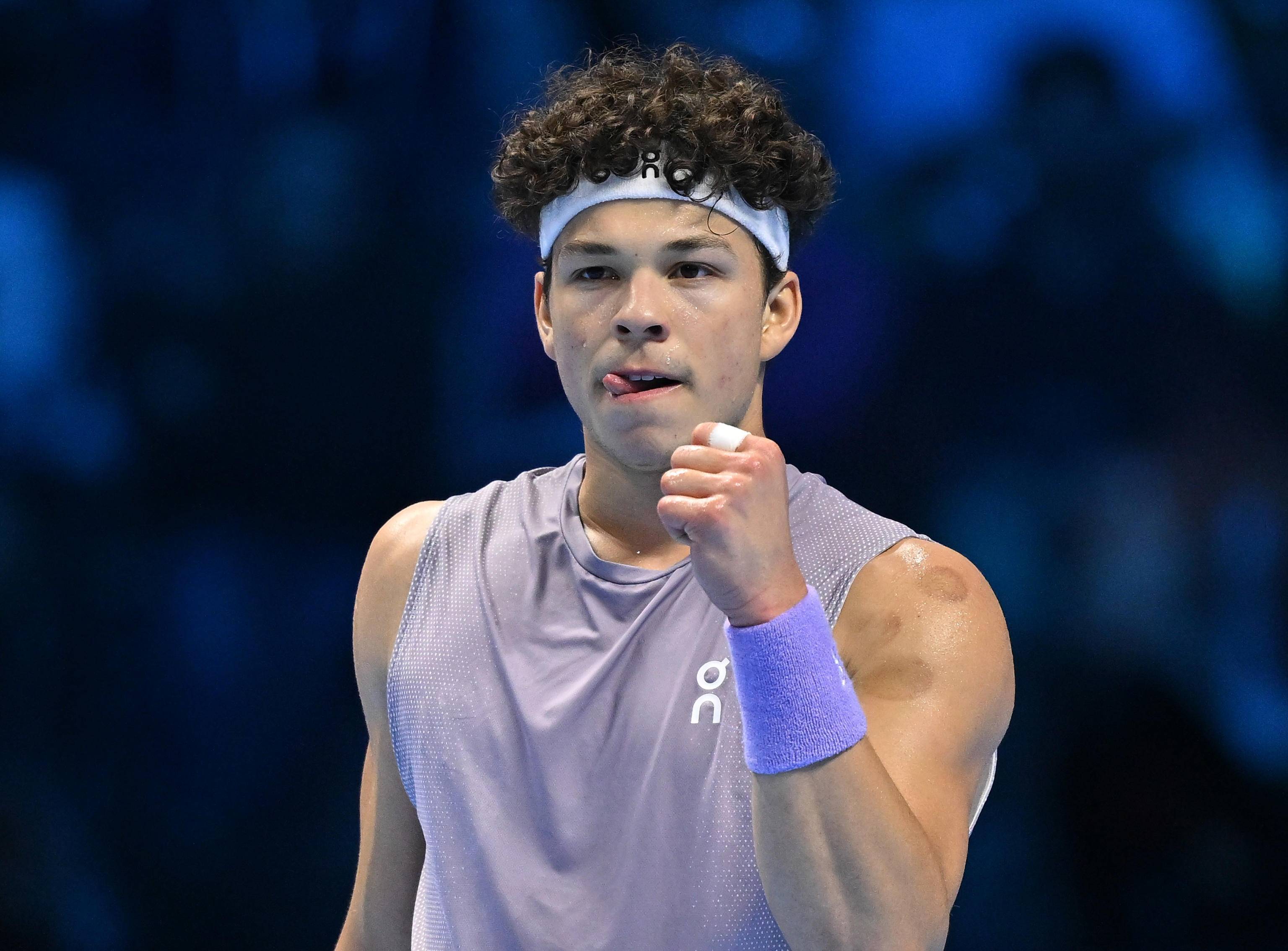 关于ATP总决赛鏖战联合杯，兹维列夫高光表现的信息