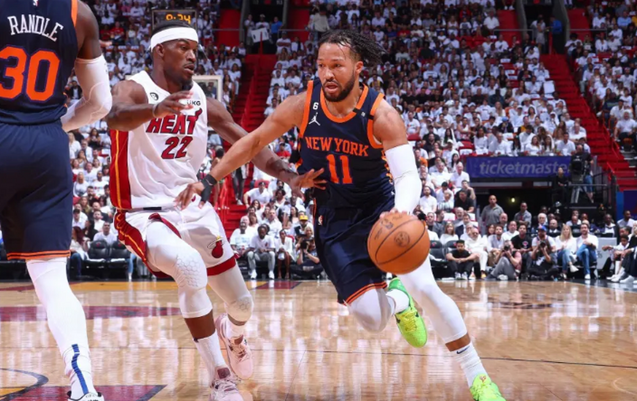 新疆队横扫快船，布伦森点燃赛场