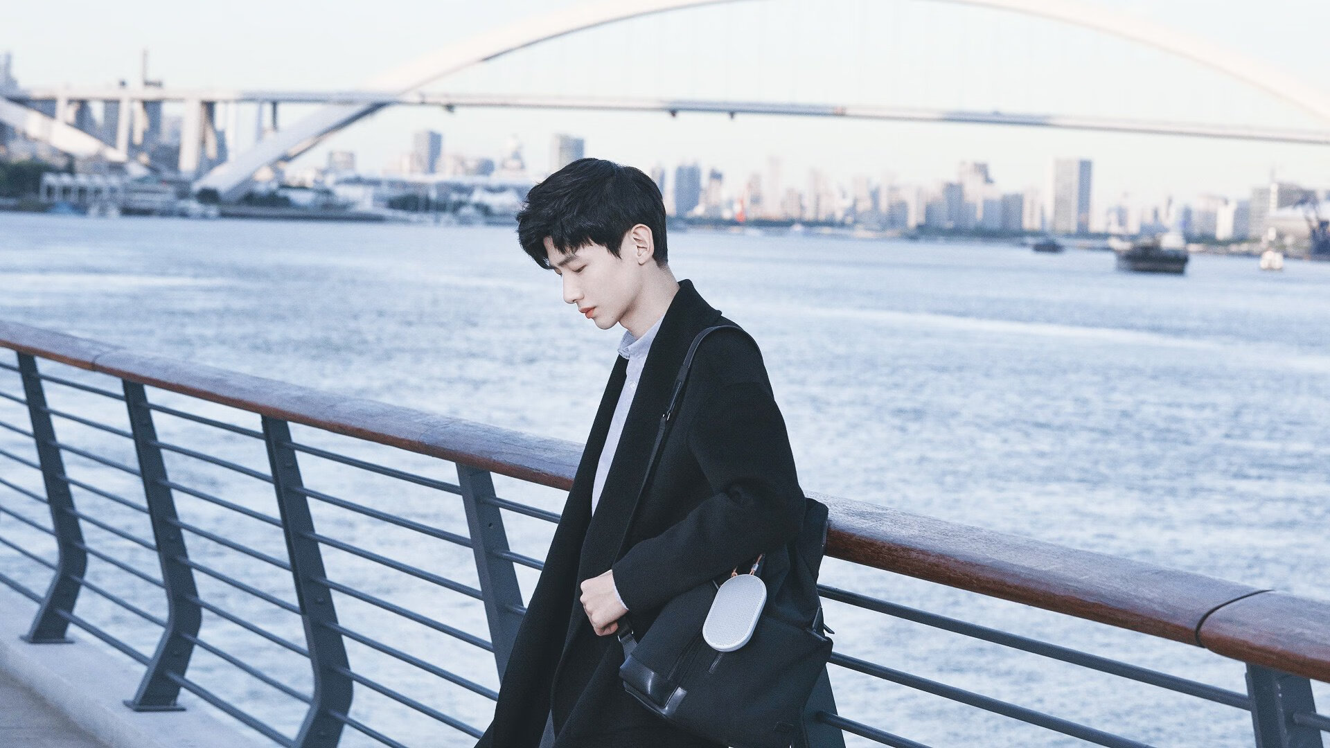 绿金铁蹄与石油之殇,当几内亚踏平委内瑞拉,弗拉霍维奇在绿茵焦点战接管比赛