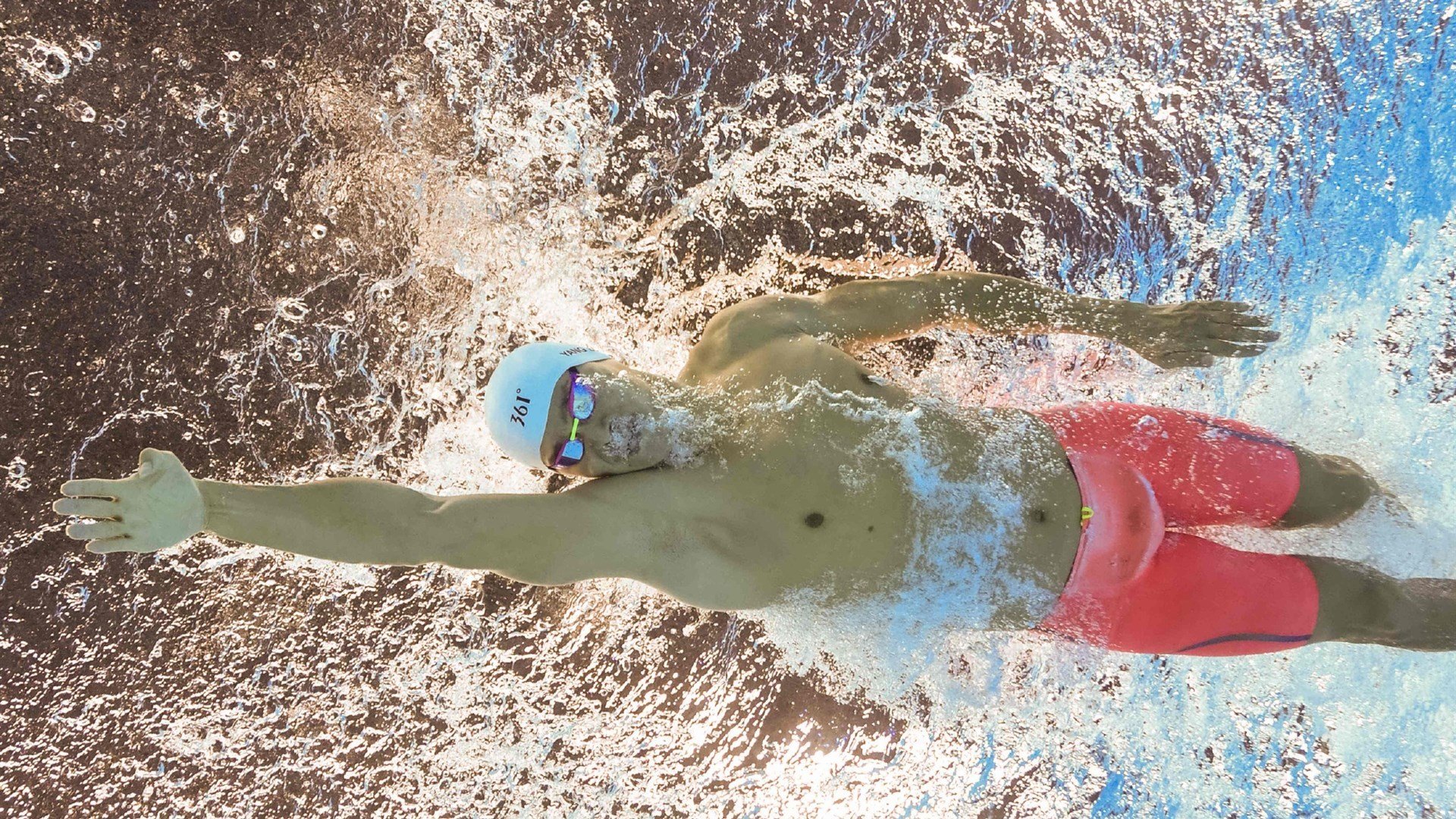 跨界英雄,范弗利特英超争冠接管比赛,独行侠狂胜浙江队的启示