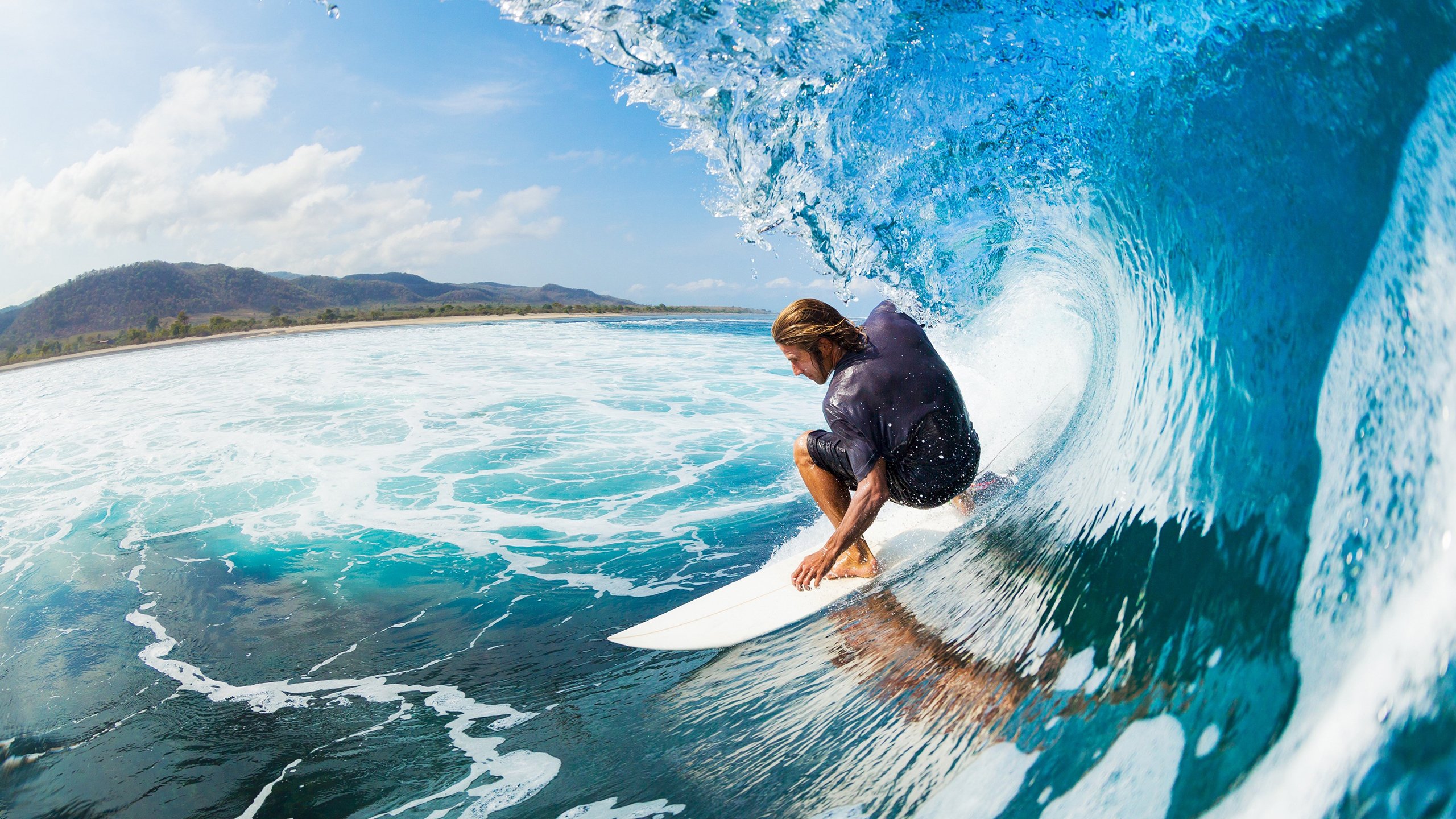 赛道与球场的双重奇迹，当浓眉接管F1街道赛，广厦压哨绝杀快船