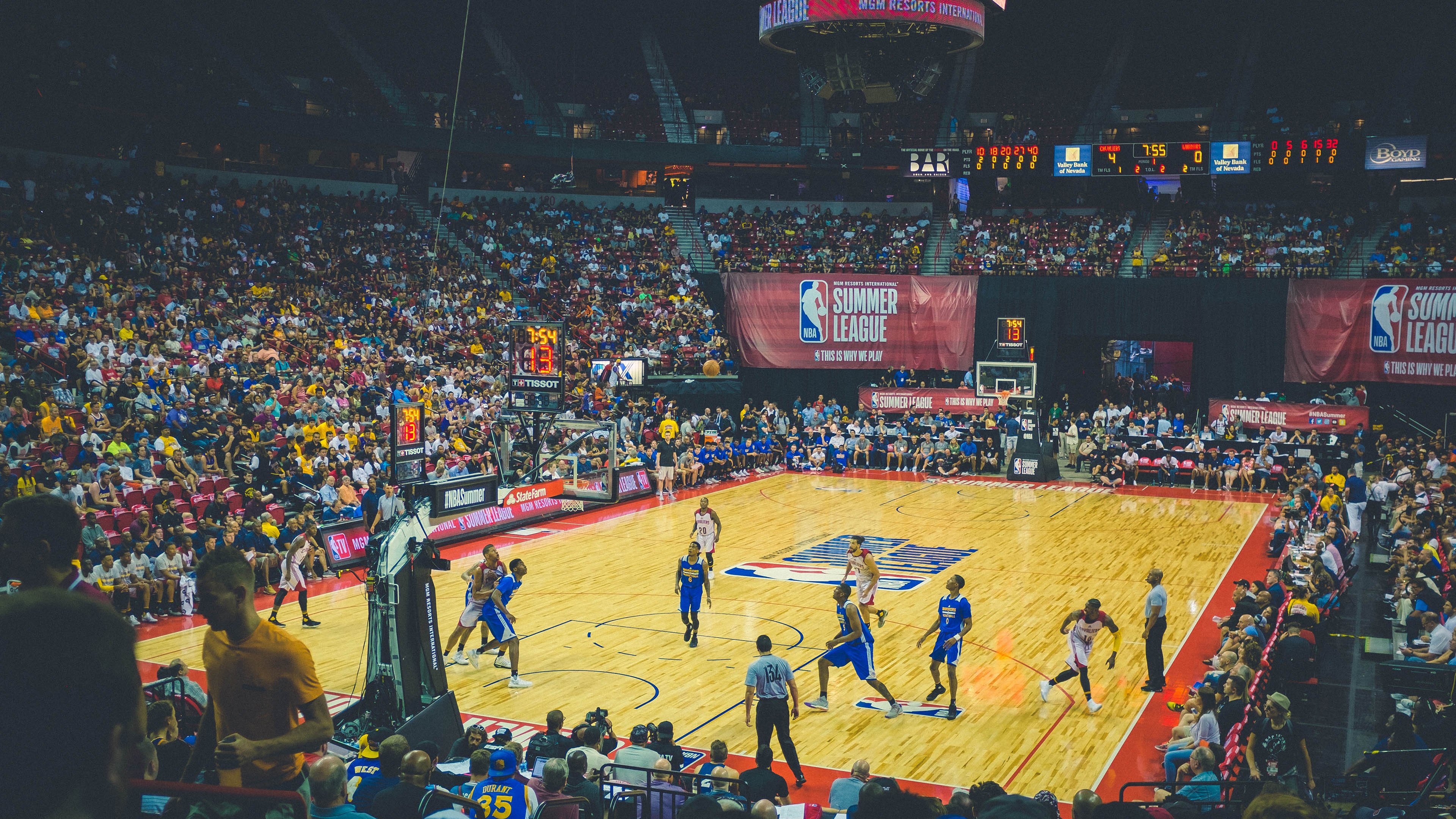 米切尔独舞映照团队之光，太阳连续得分风暴压制辽宁