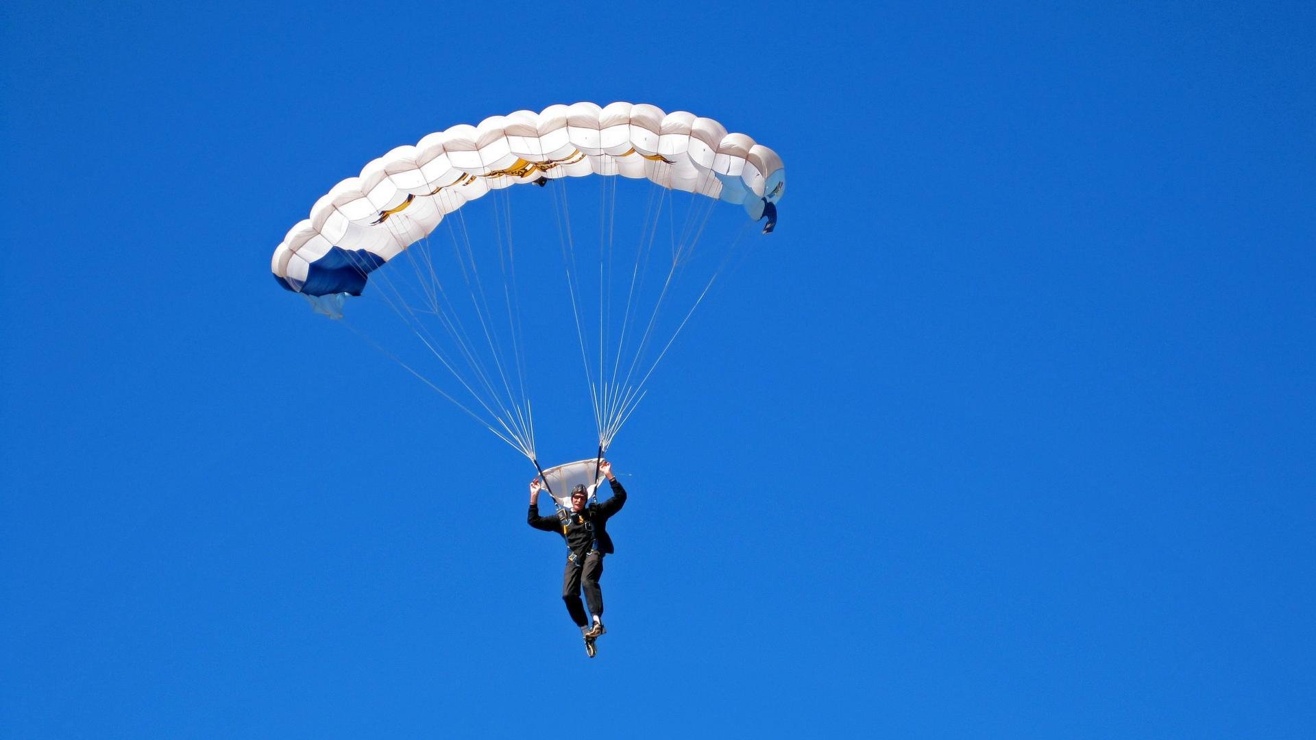 篮网连续得分压制猛龙，哈利伯顿成为关键先生